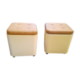 Two poufs dime