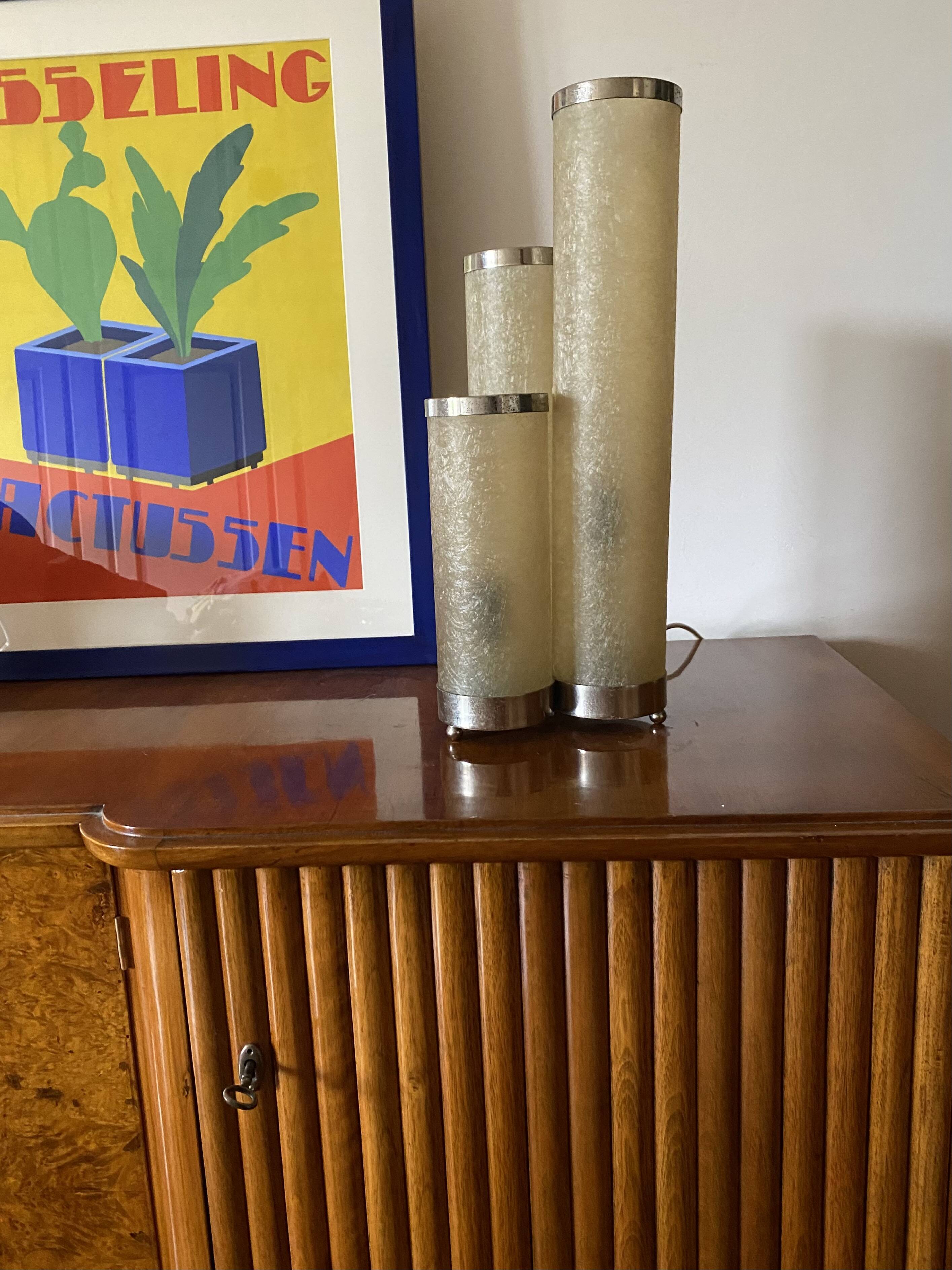 Hollywood regency fiberglass and brass table lamp, Italy 1970s