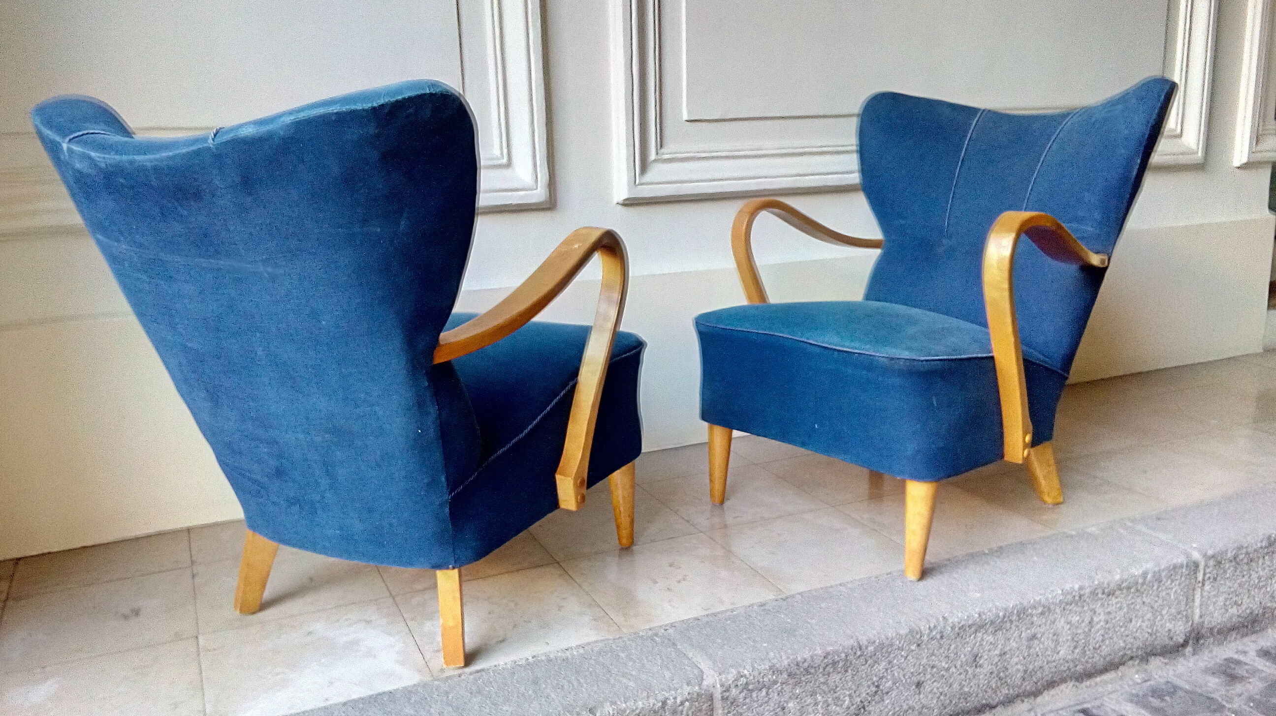 Pair of wing chairs flesh Scandinavian Danish 50s 60s blue