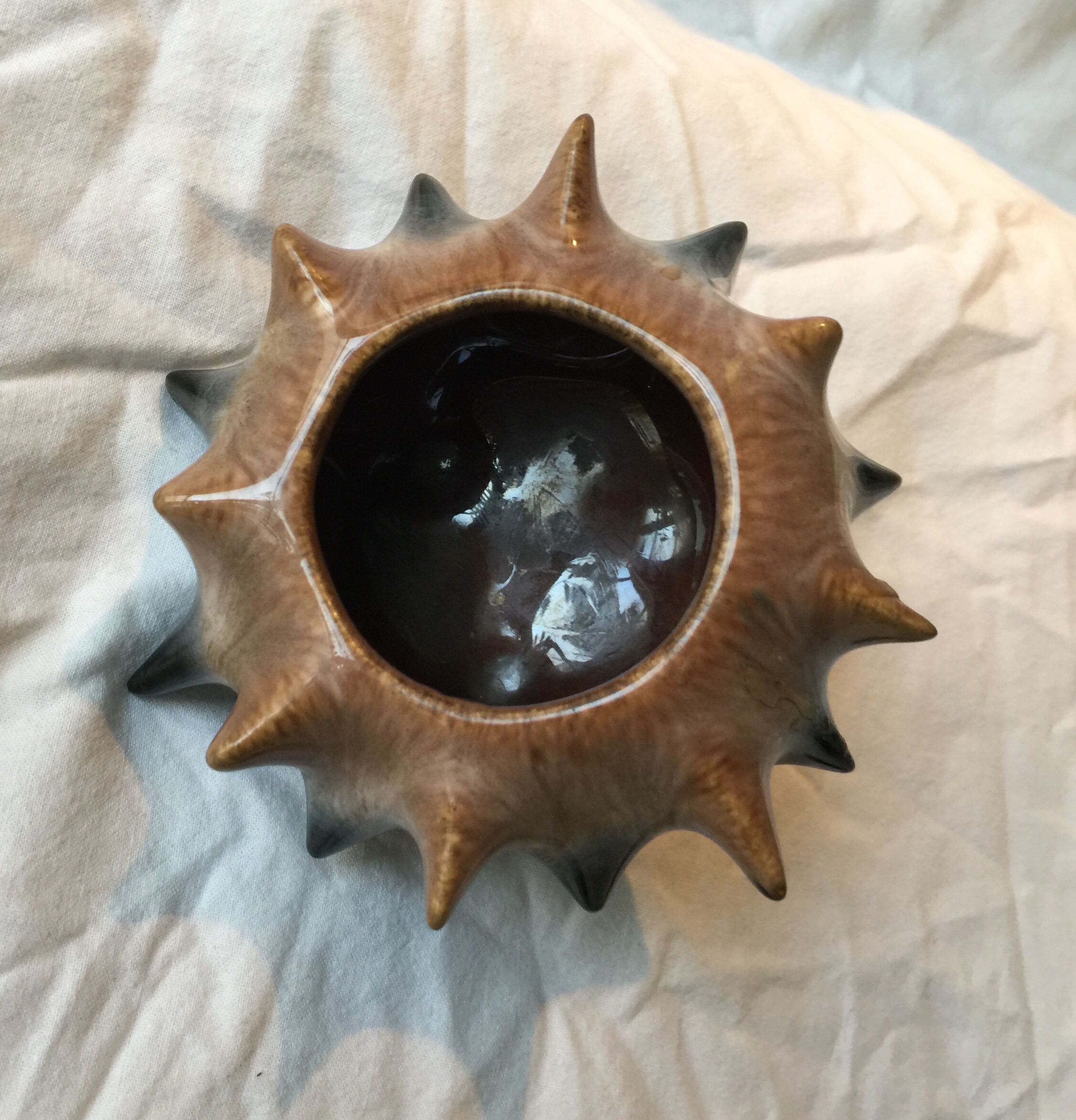 Soliflore Vase in enamelled porcelain souvenir of the Island of Ré