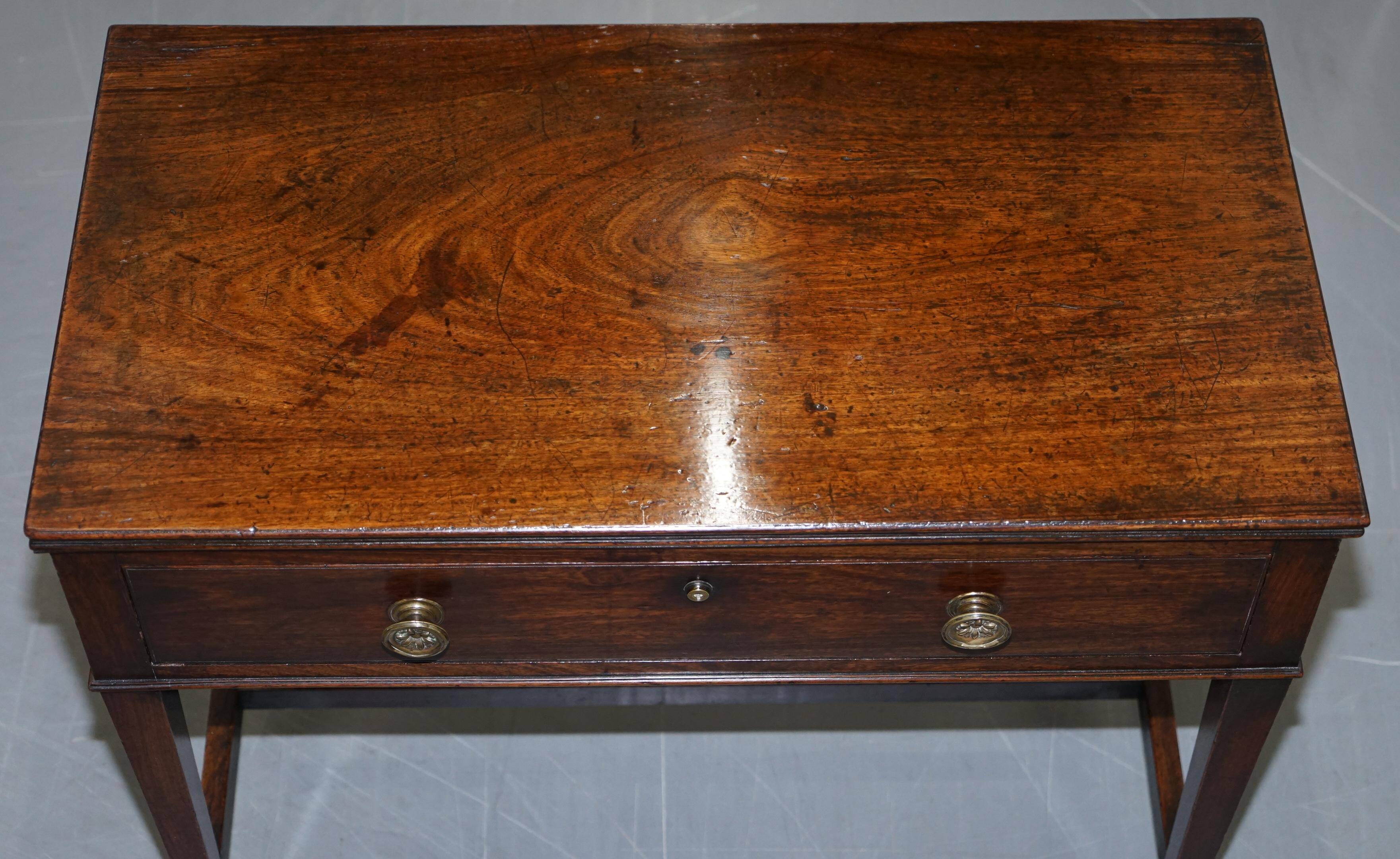 Library secretary George III in Cuban mahogany by Gillows, circa 1790.