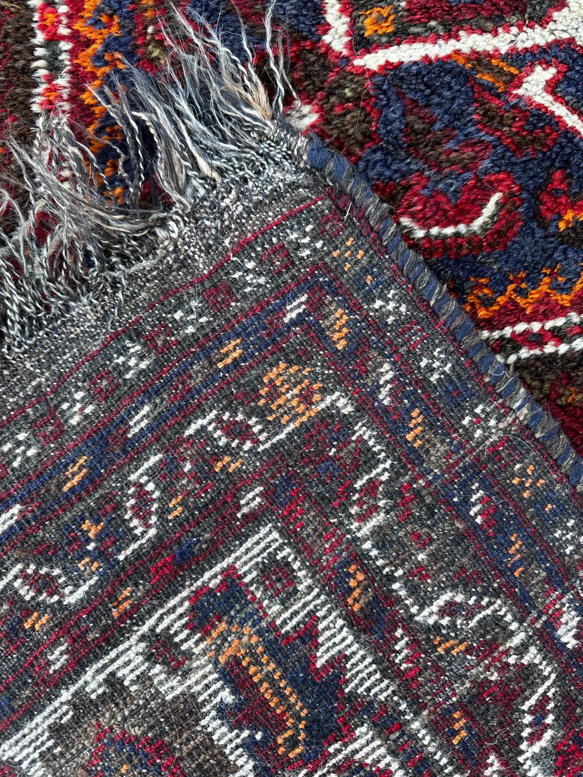 Handmade Persian carpet 265cm x 175cm