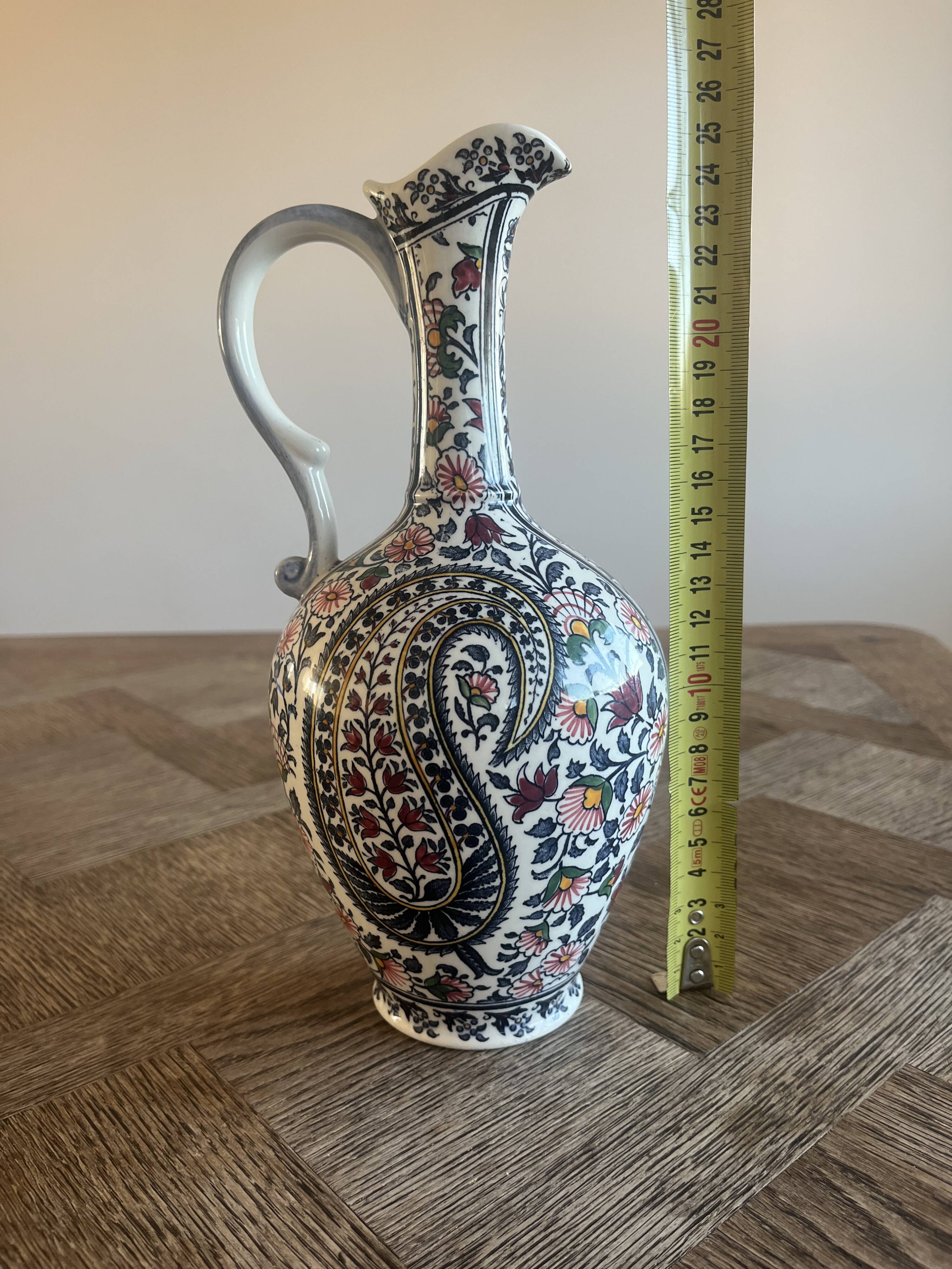 25 cm ewer in Gien earthenware with Kashmir decoration.