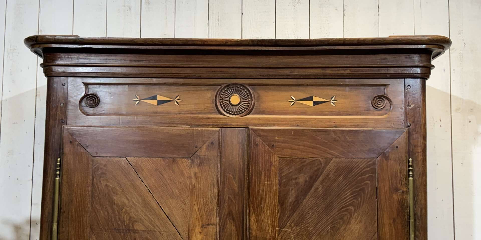 19th-century Breton wardrobe in oak and chestnut.