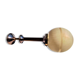 Suspension globe de 20 cm de diamètre en verre granité et or vers 1930/1940