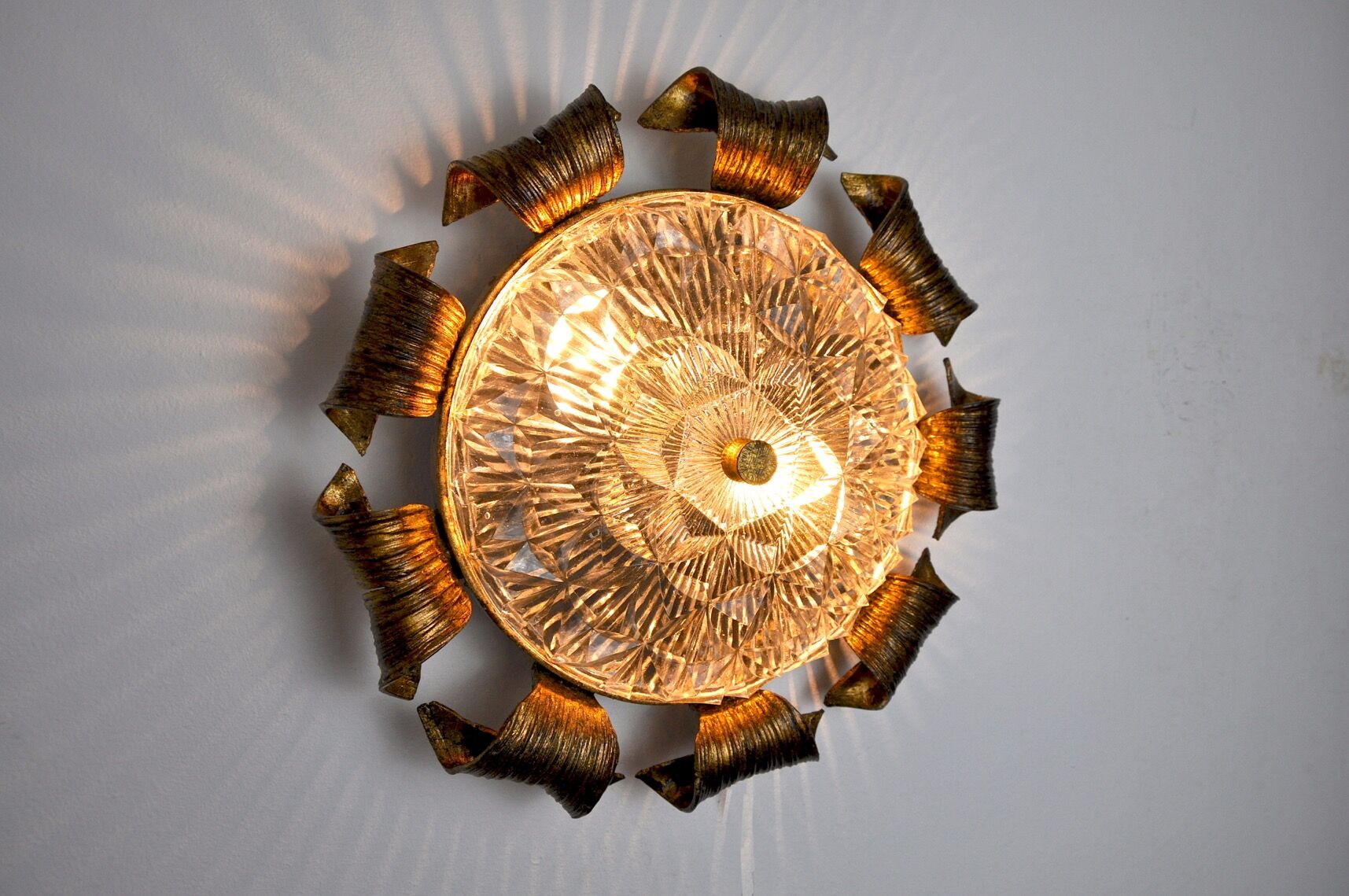 Applique soleil, feuille d'or, verre de Murano, Italie, 1960