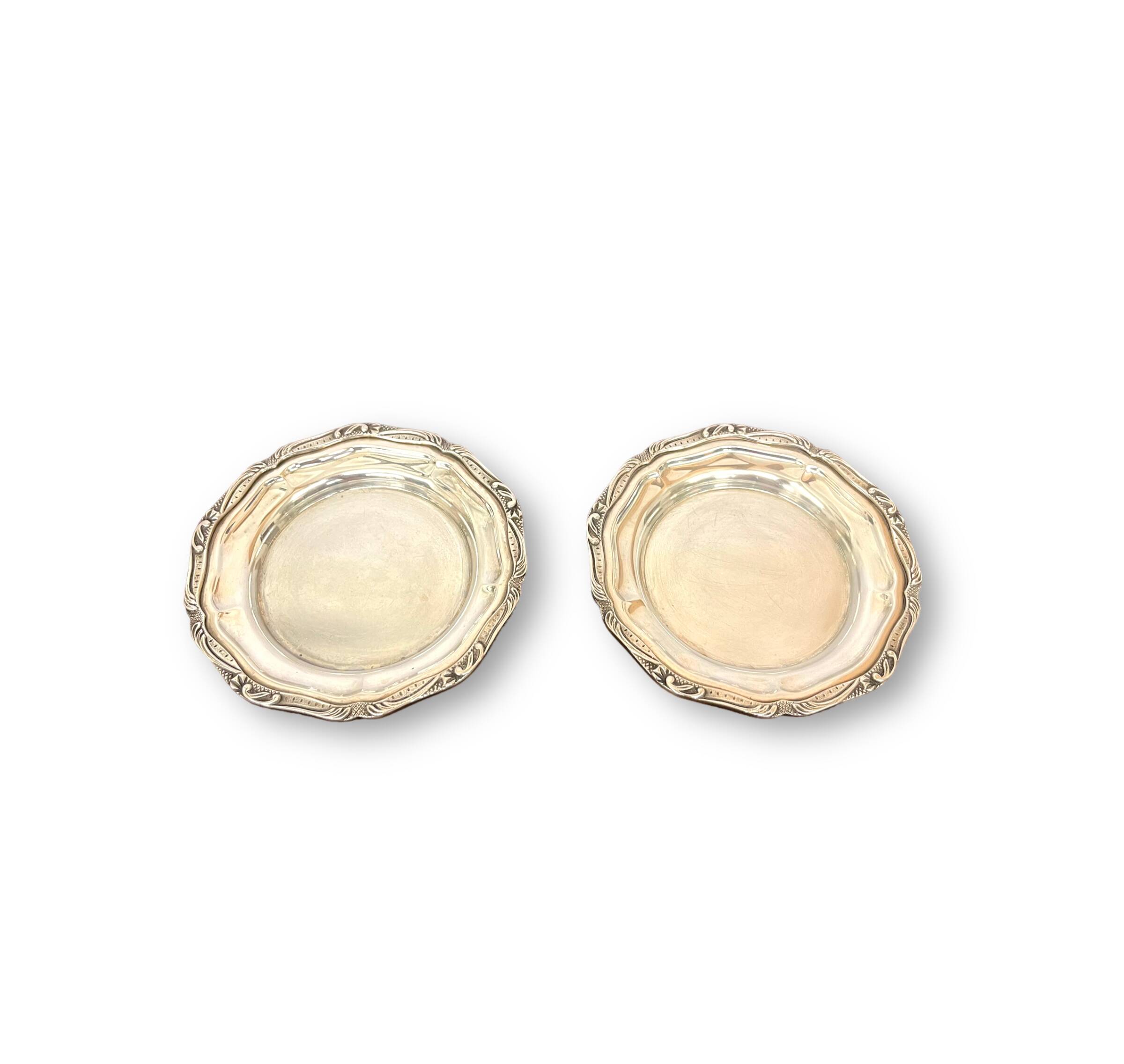 2 silver metal cups foliage pattern