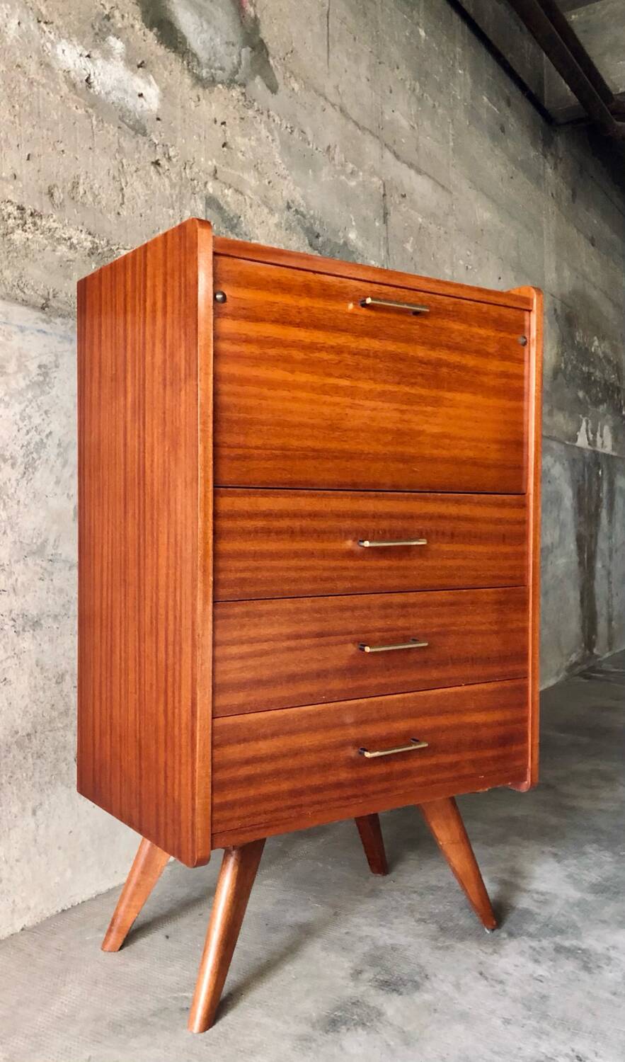 Vintage dressing table with tapered legs from around 1950-60.