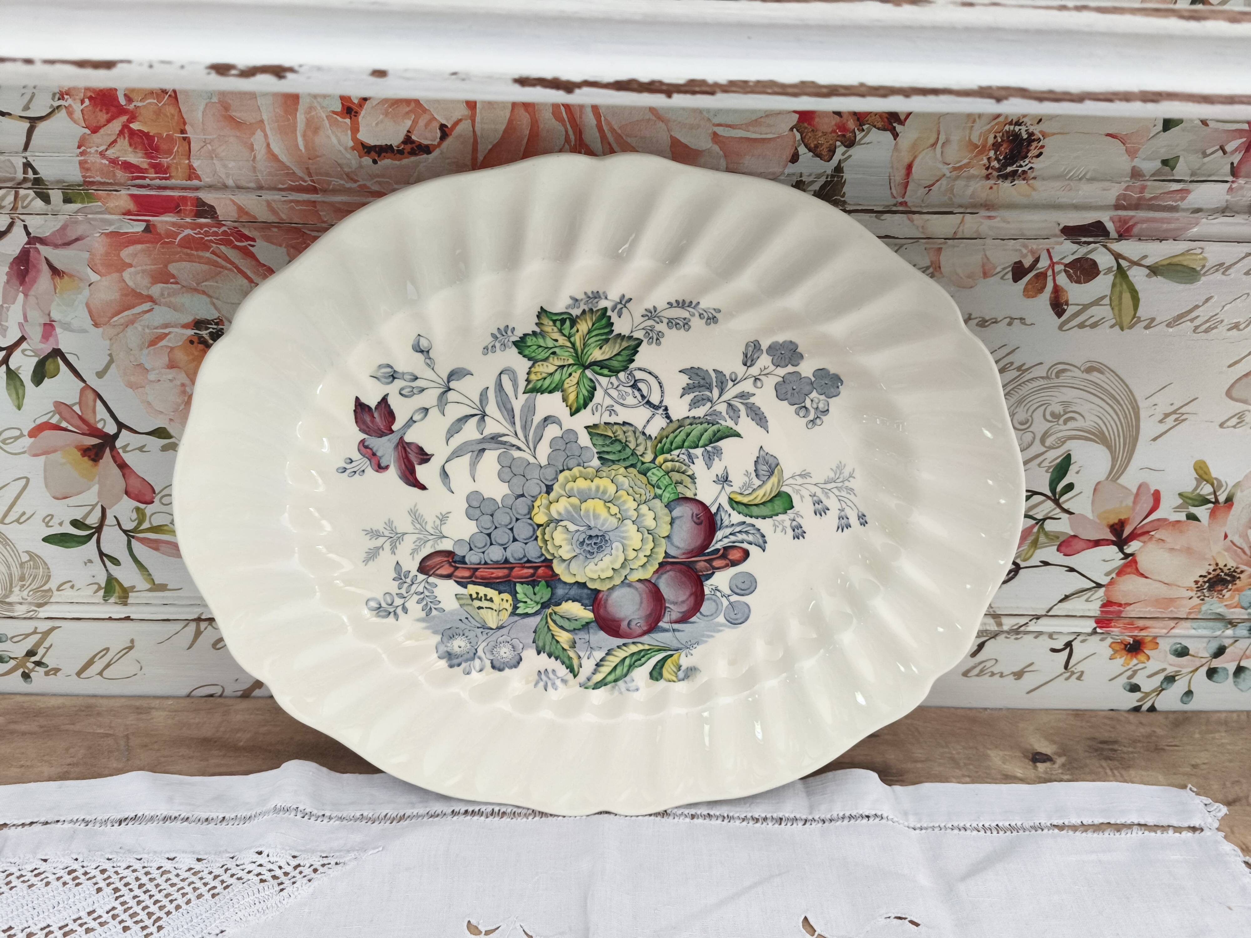 Large oval dish Royal Doulton model The Kirkwood