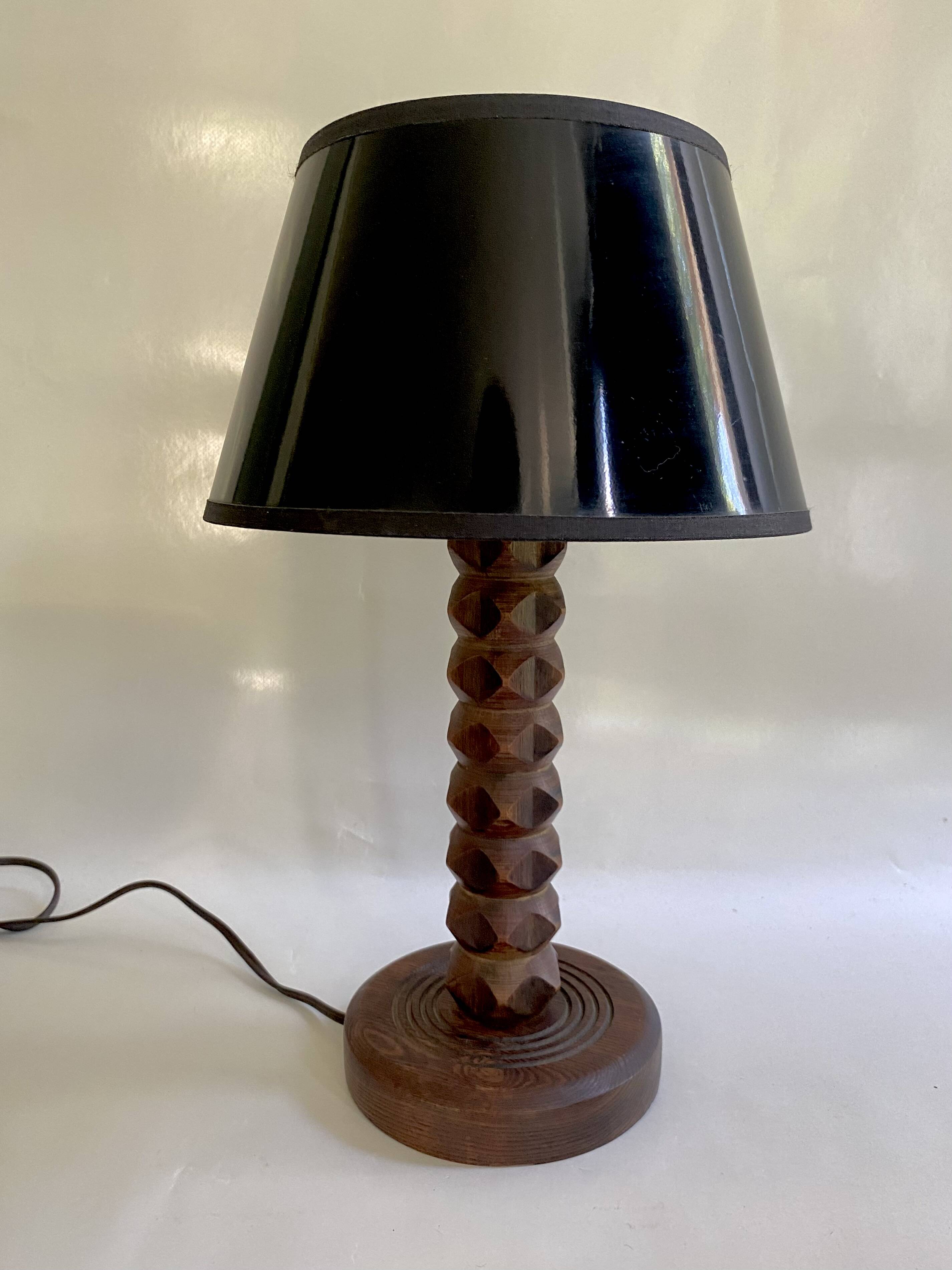 Lampe bois taillé, câble tissu neuf, abat-jour papier