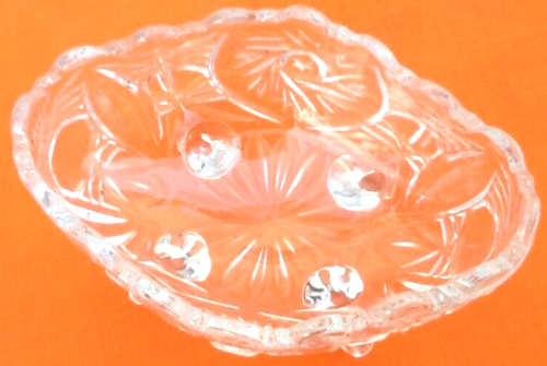 1970s oblong cup, empty pocket on 4 small feet glass decoration in relief