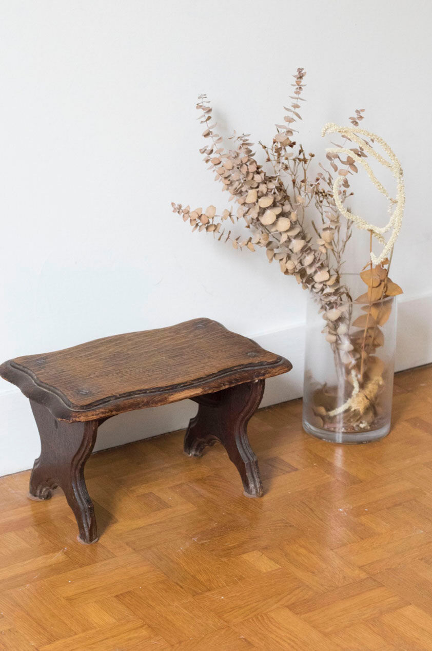 Walking stool feet in solid oak