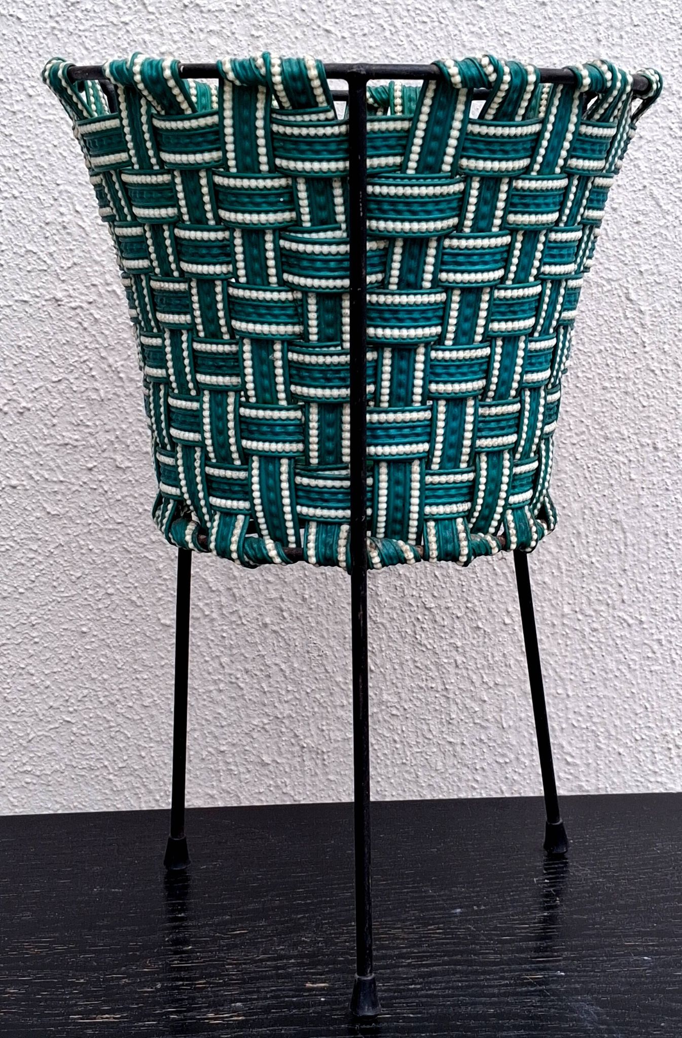 Tripod plant pot, made of scoubidou, vintage seventies.