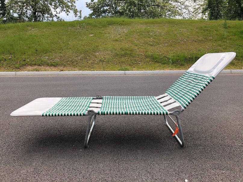 Beach lounger lounger