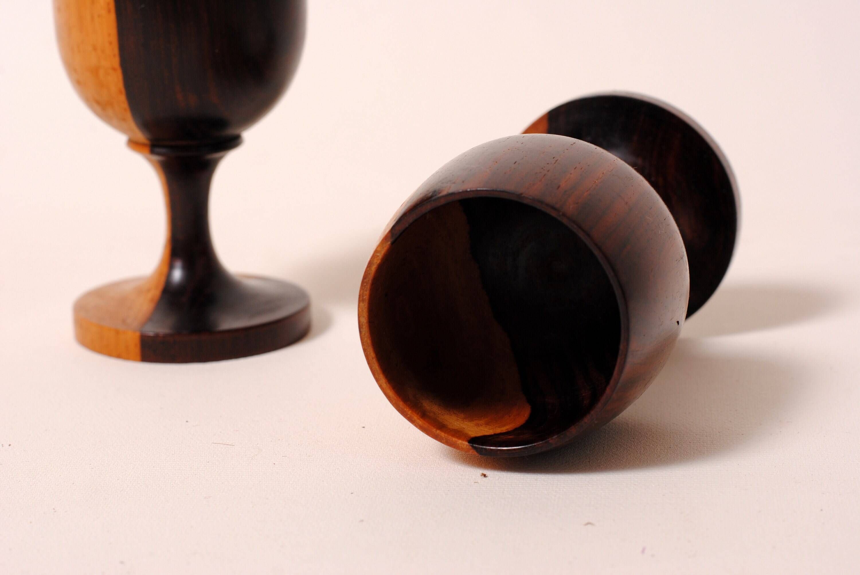 Verres à vin en bois sculpté ,bois d'olivier ,lot de deux