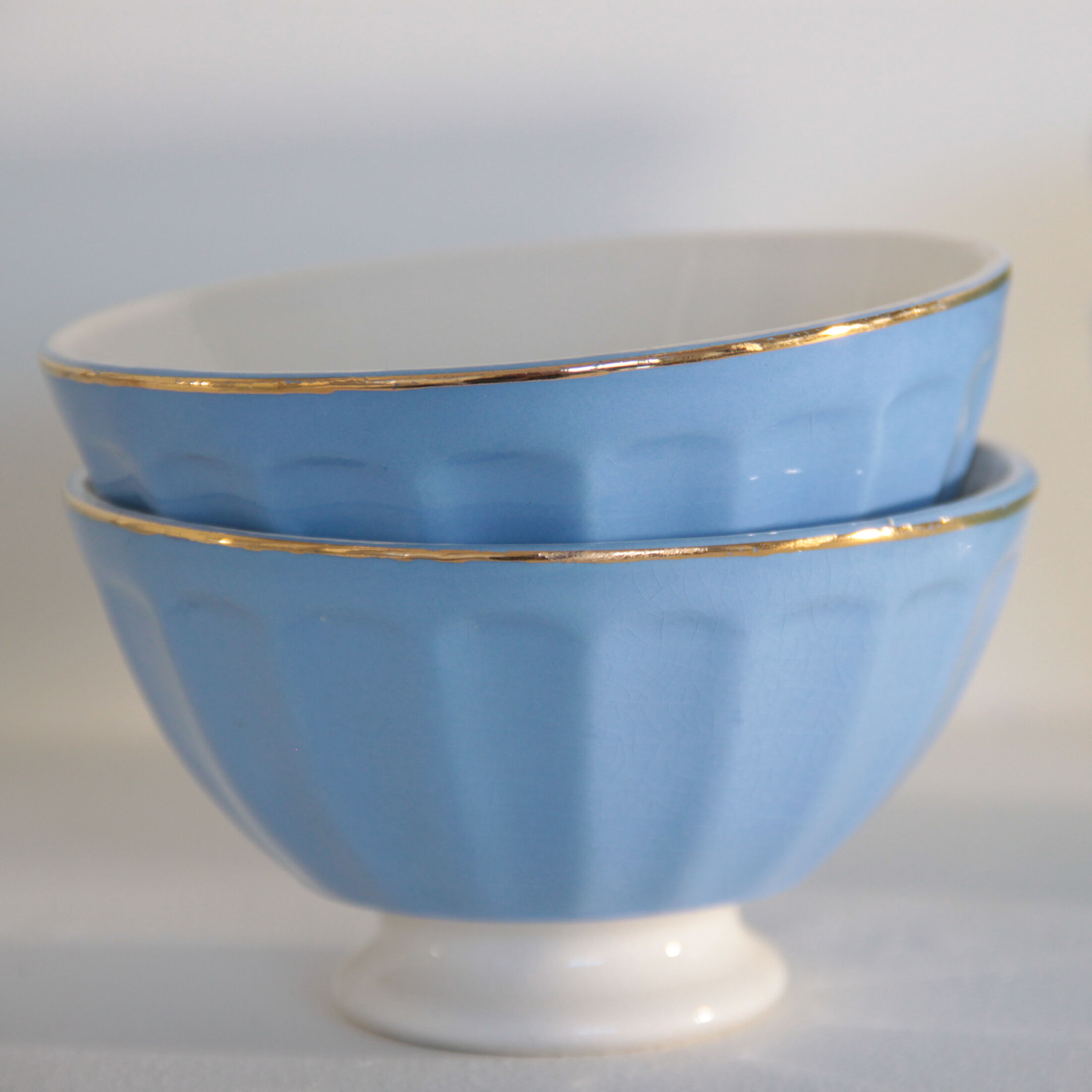 Set of 4 ceramic bowls