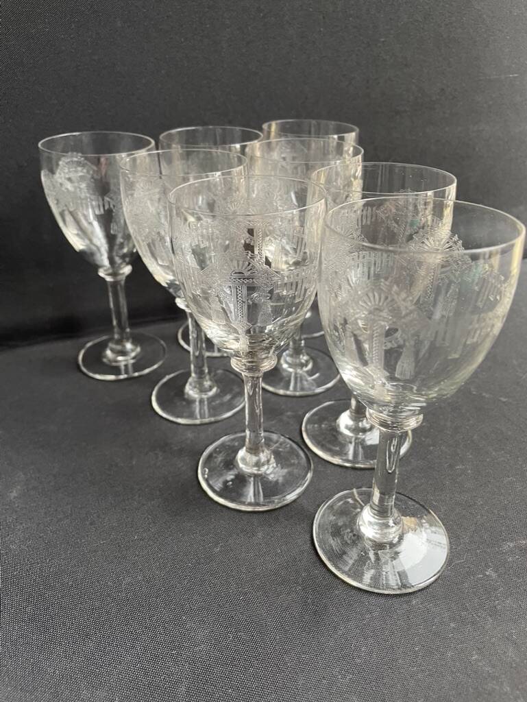 8 guilloché footed glasses – Art Nouveau