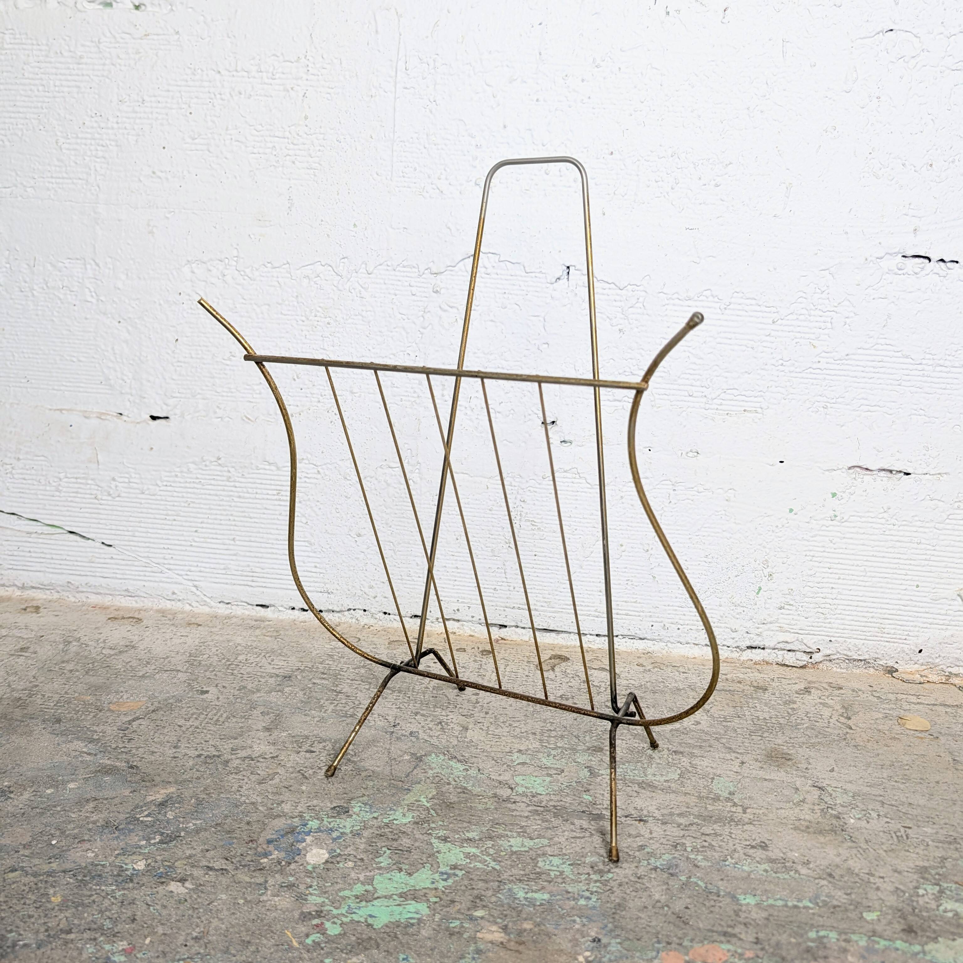 Porte-revues lyre en métal doré années 50