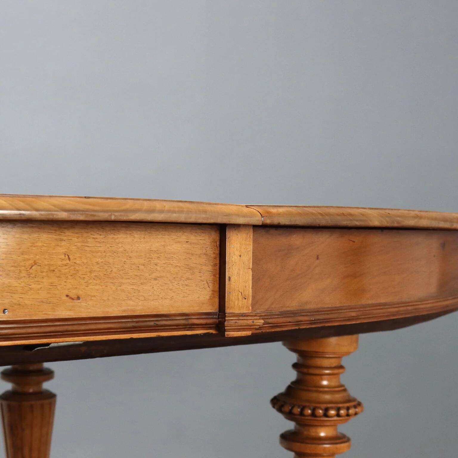 Table extensible en noyer - Italie XIXe siècle