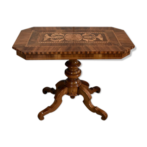 table marquetée en noyer