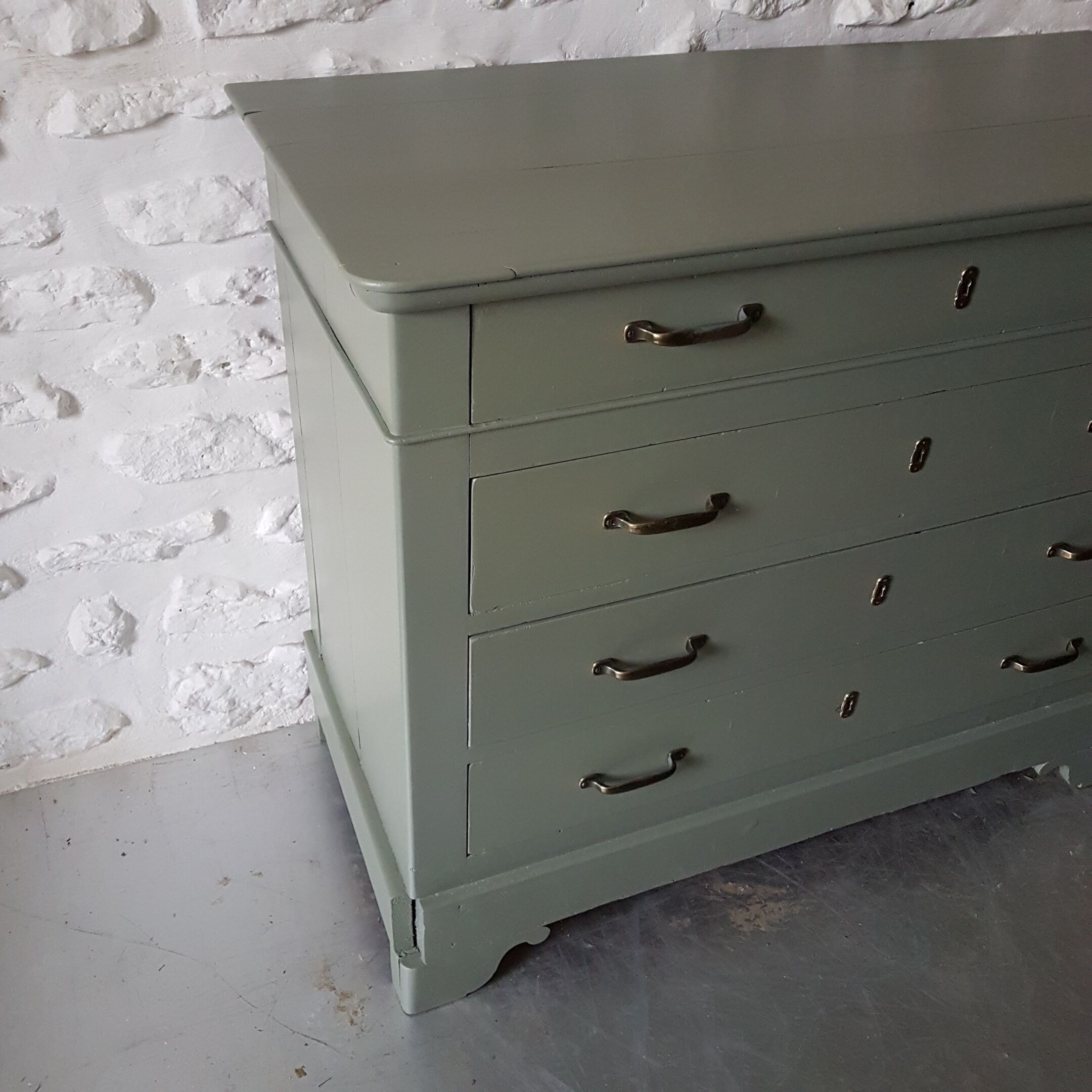 Clear khaki dresser