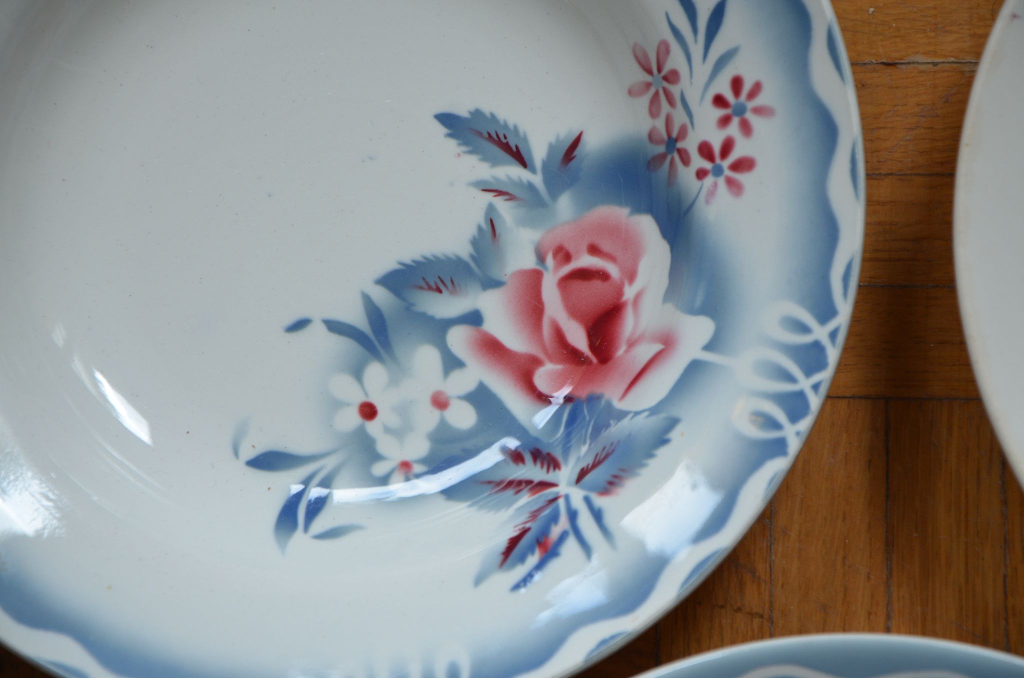 Lot dépareillées de 3 assiettes Digoin et Sarreguemines