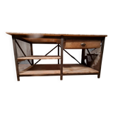 Industrial-style decorative furniture. Visible in the series Le Baron noir.