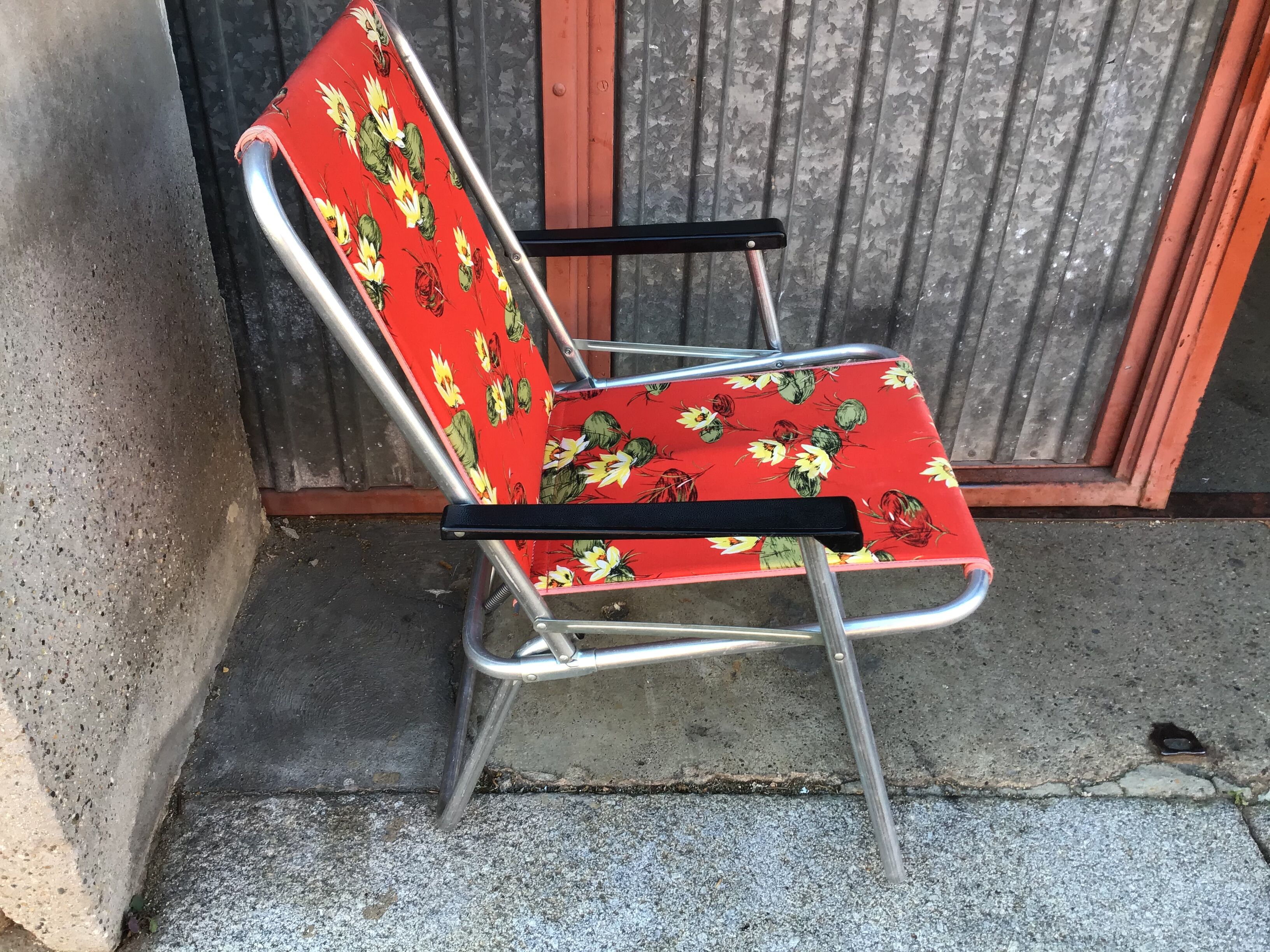 Fauteuil de camping vintage toile fleuri