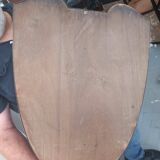 Miroir en forme de bouclier avec cadre en laiton, années 50