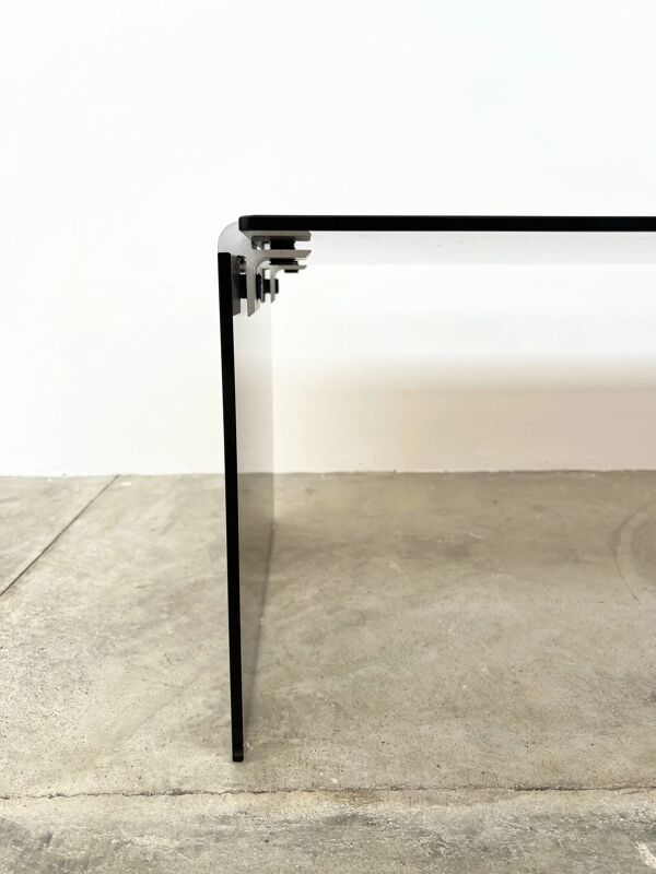 Table basse minimaliste 70s – verre bronze & alu