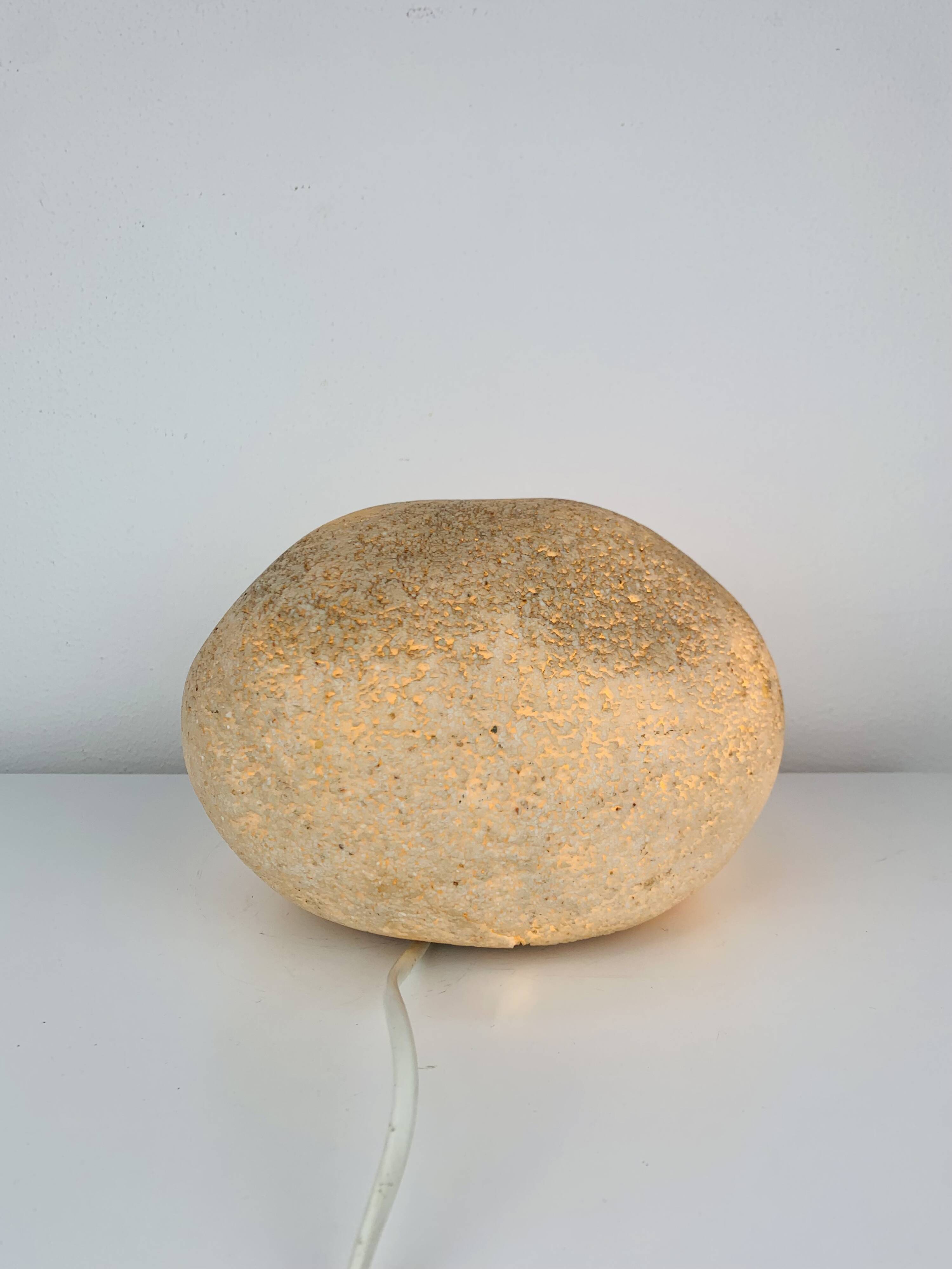 Lampe Dora dite "caillou" par André Cazenave