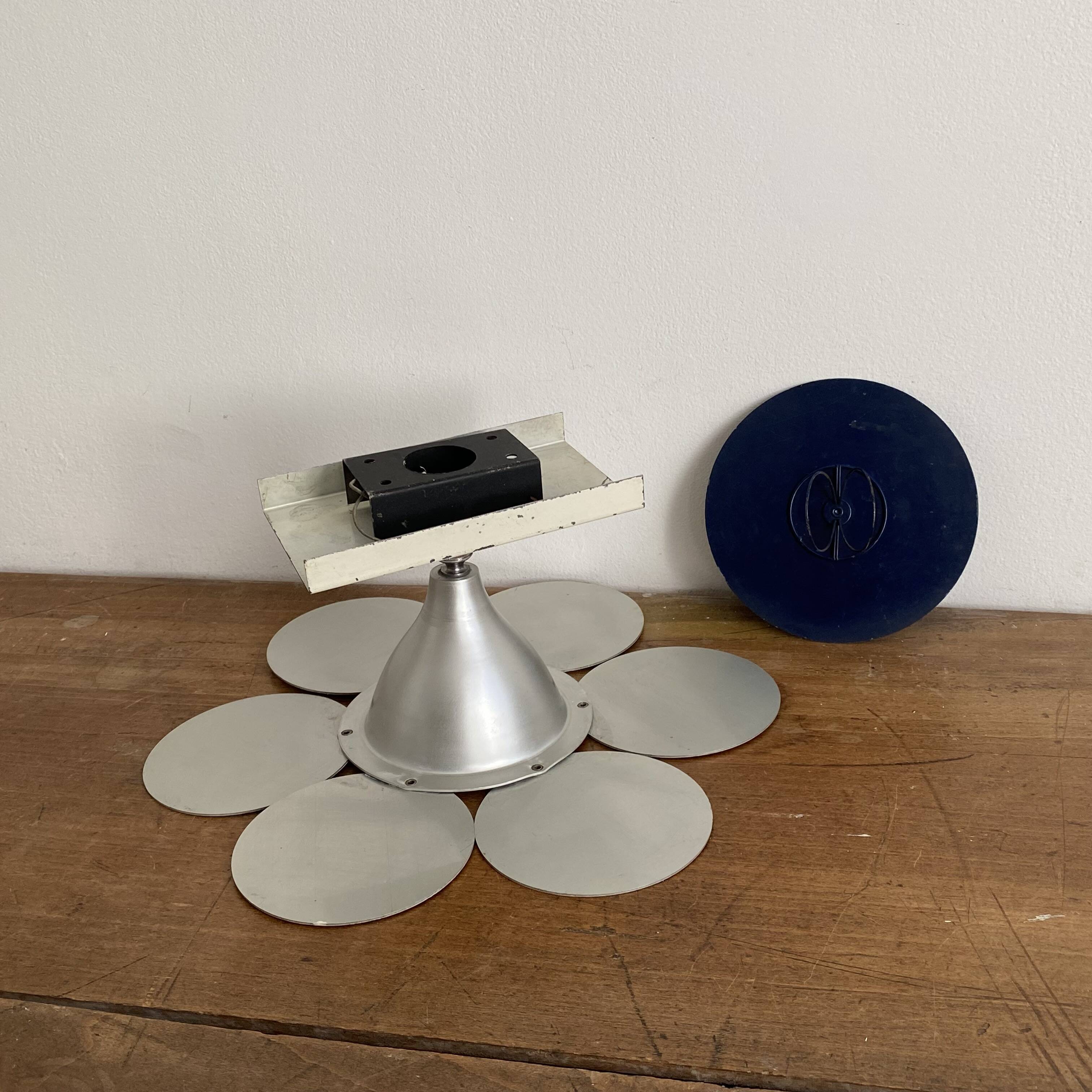 Vintage flower wall light. 1970. Space age.