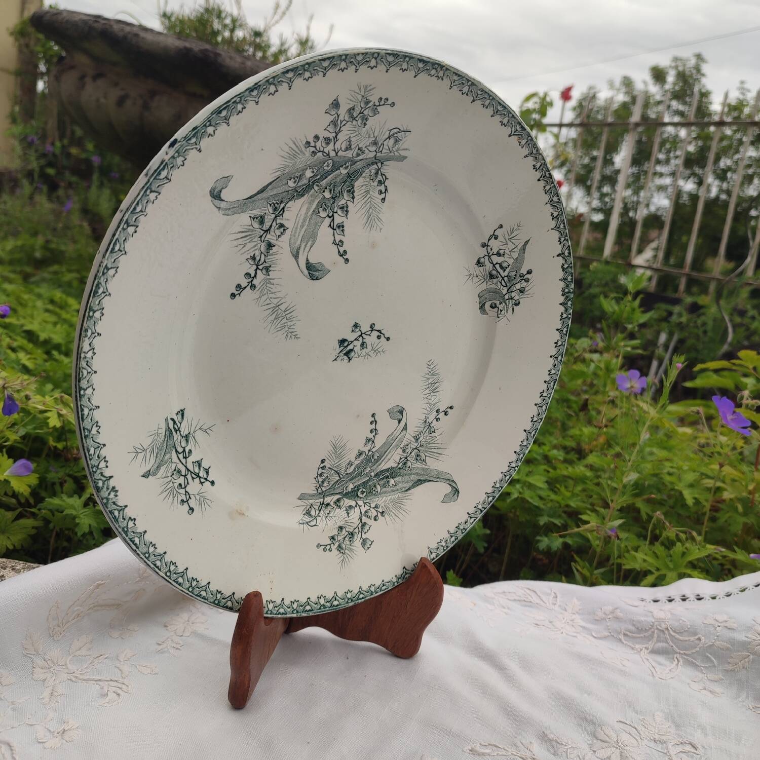 Plat terre de fer Ste Amandinoise modèle Muguet