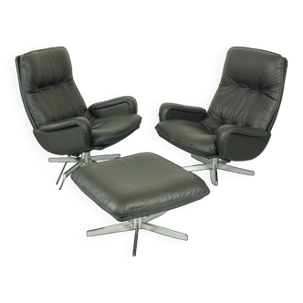 DS231 James Bond highback swivel chairs and matching ottoman by de Sede Switzerland, 1960s