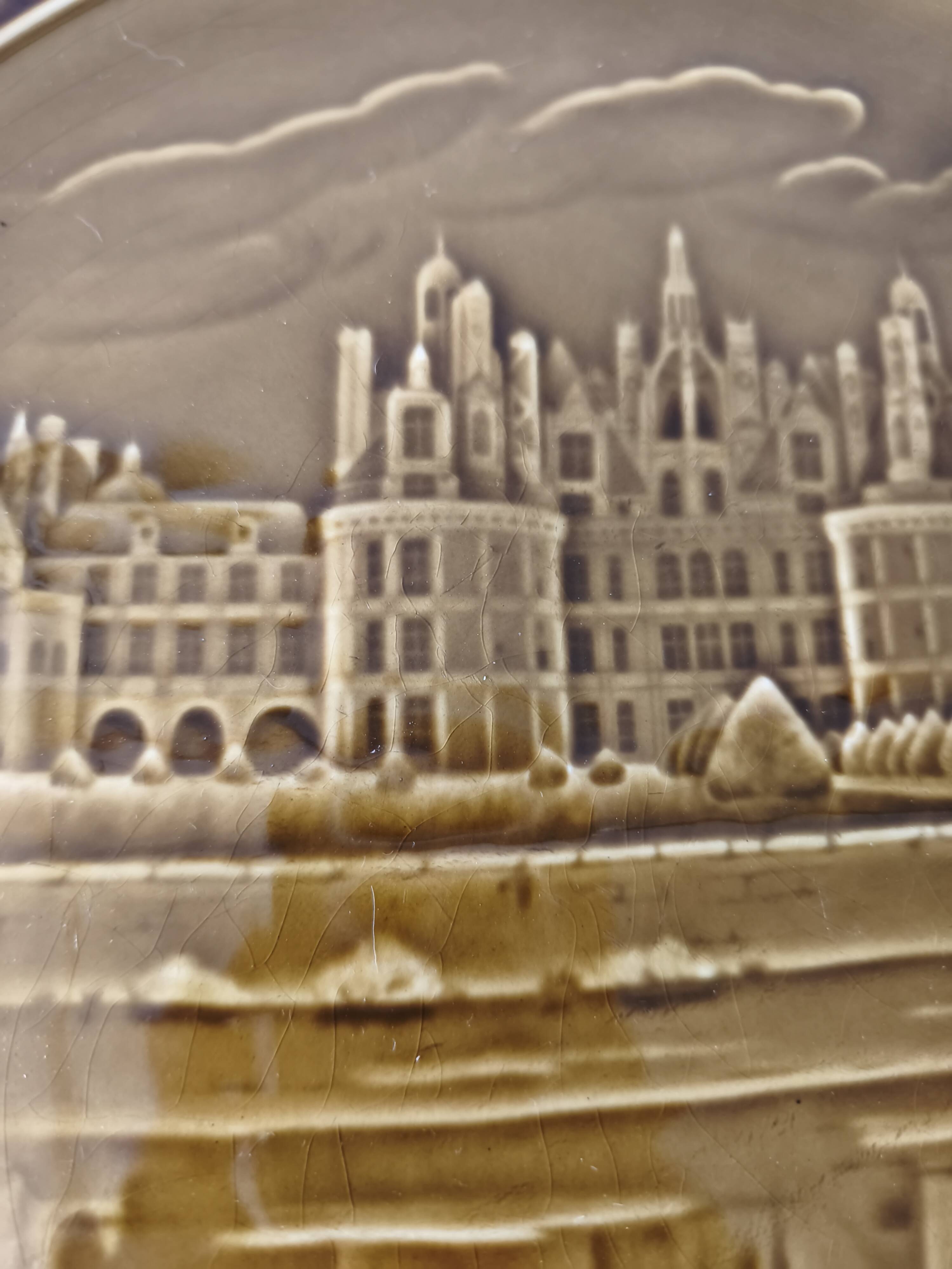 Plat de présentation vintage en faïence de Gien création spéciale Chambord
