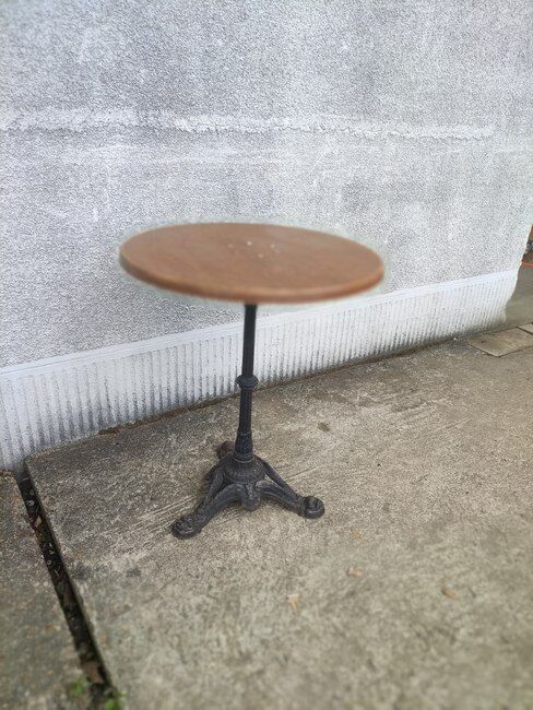 Round bistro table