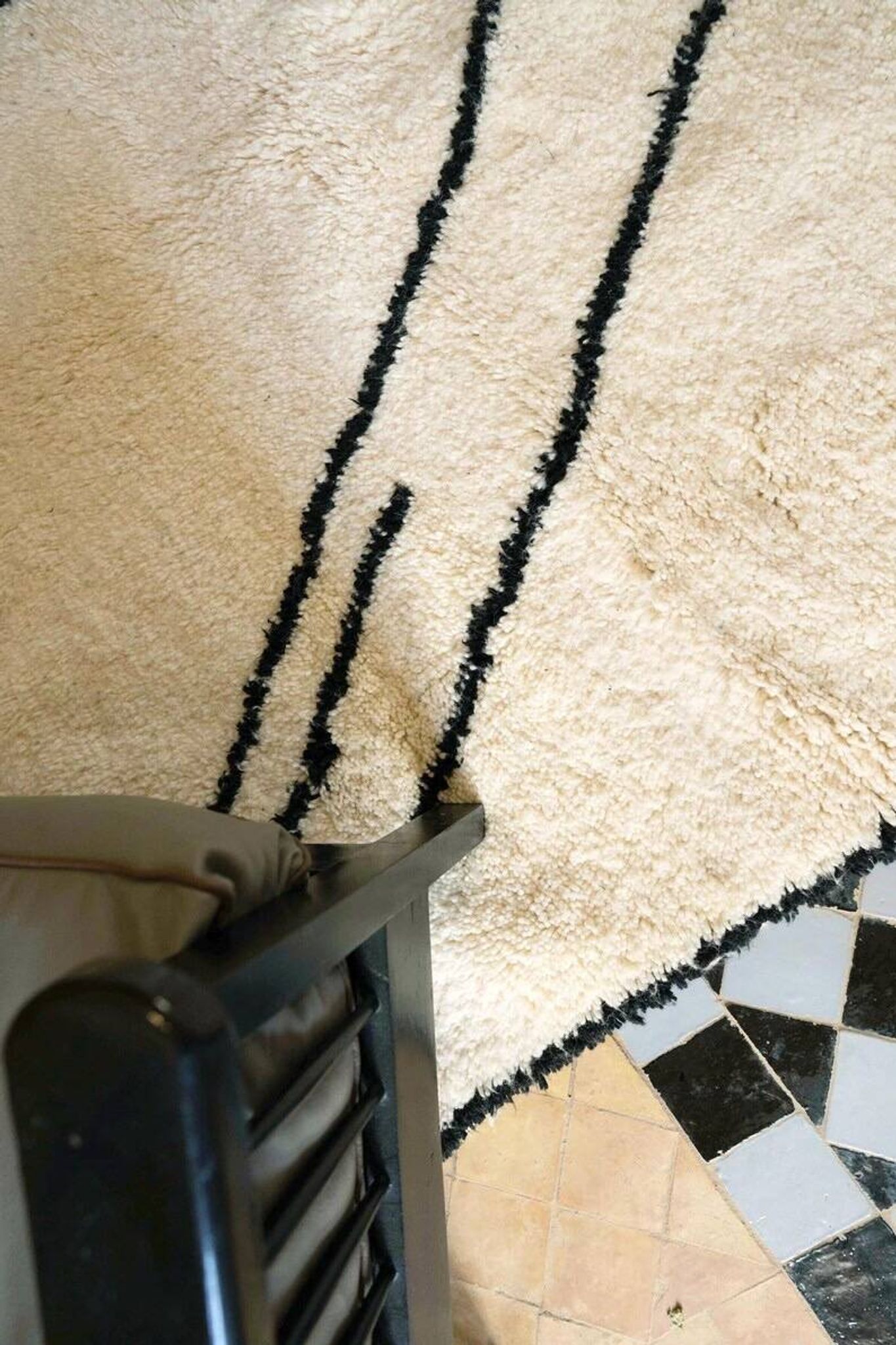 Handmade Berber rug, size 150 x 250 cm