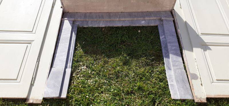 Pair of double fronted cupboard doors H252xL4m