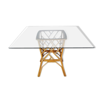 Rattan table with glass tray