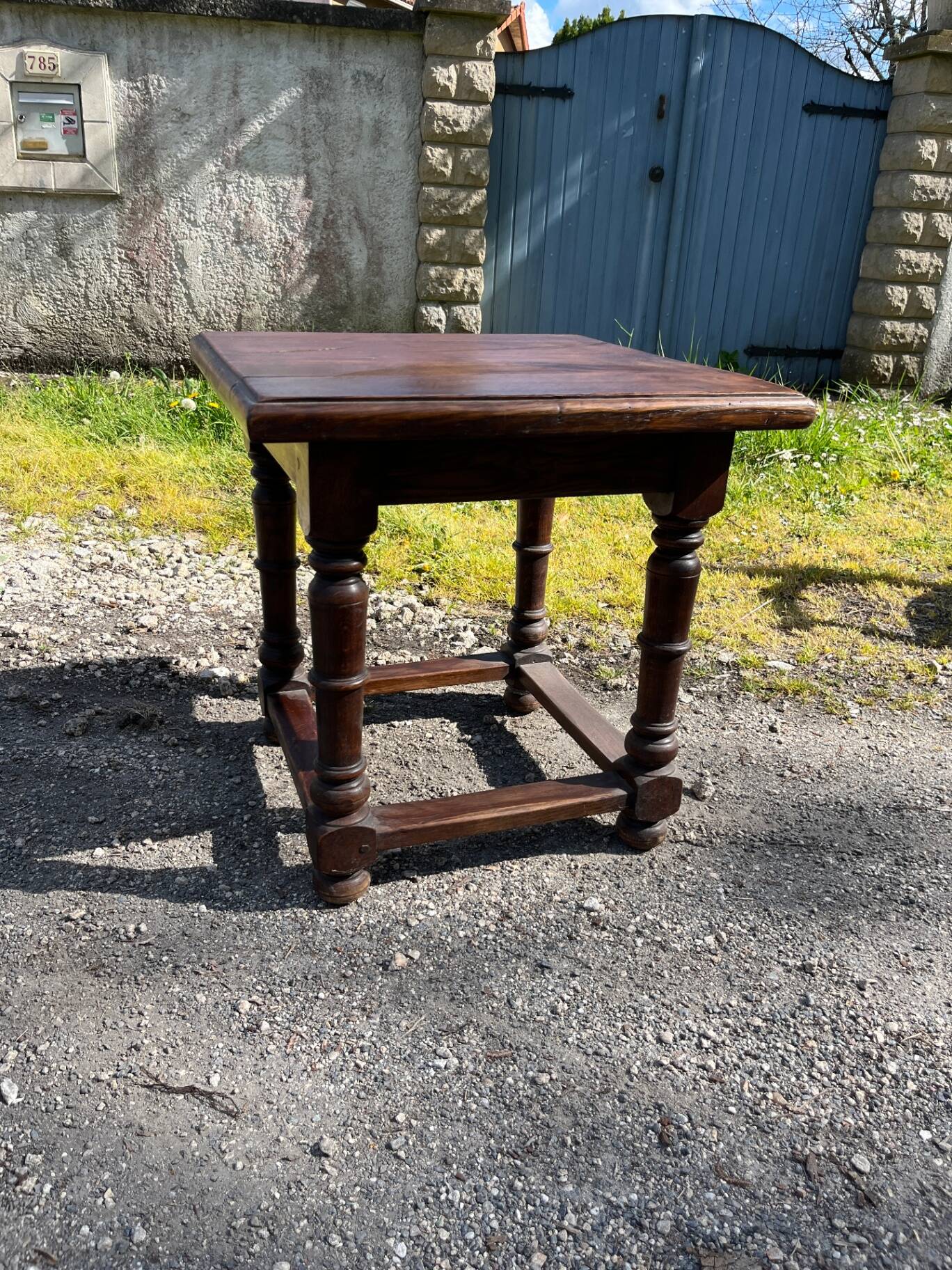 Table ancienne en chêne massif – Pieds tournés balustres et entretoise, sty