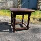 Table ancienne en chêne massif – Pieds tournés balustres et entretoise, sty