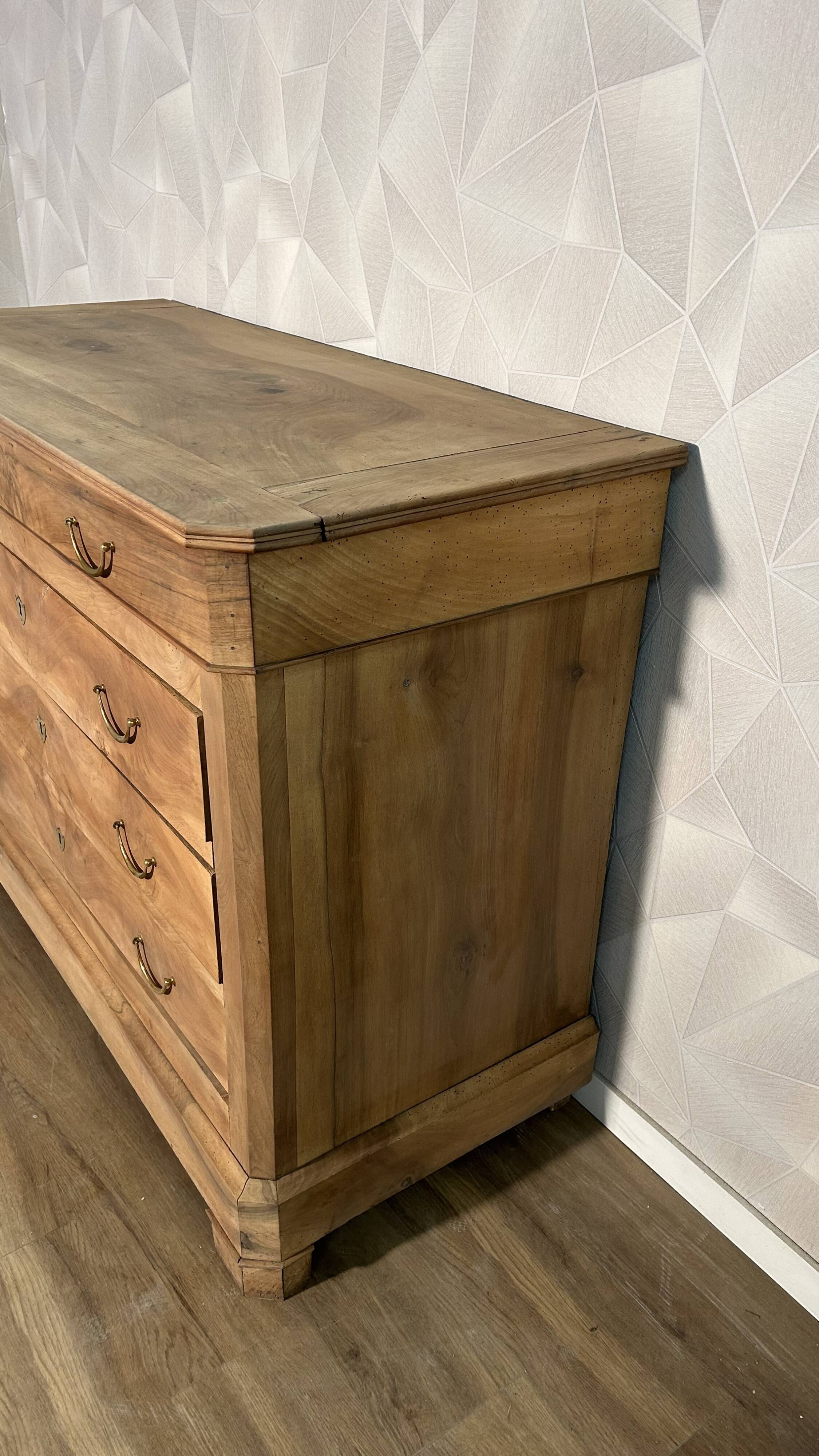 Louis Philipe chest of drawers in solid walnut, airbrushed