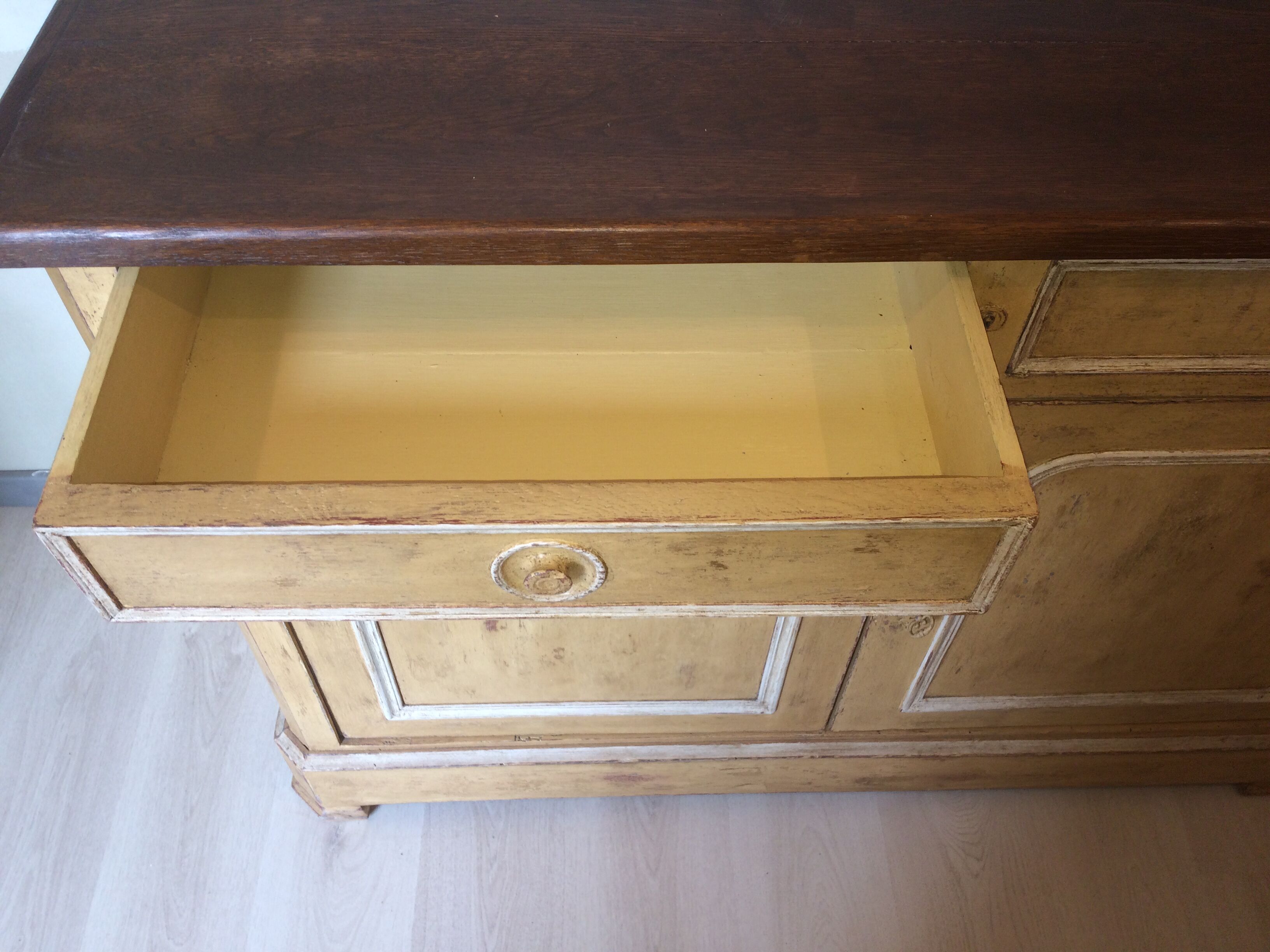 Old buffet 2 drawers 2 doors