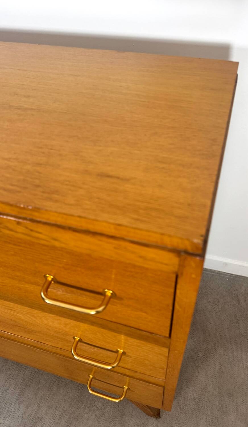 Commode vintage pieds compas