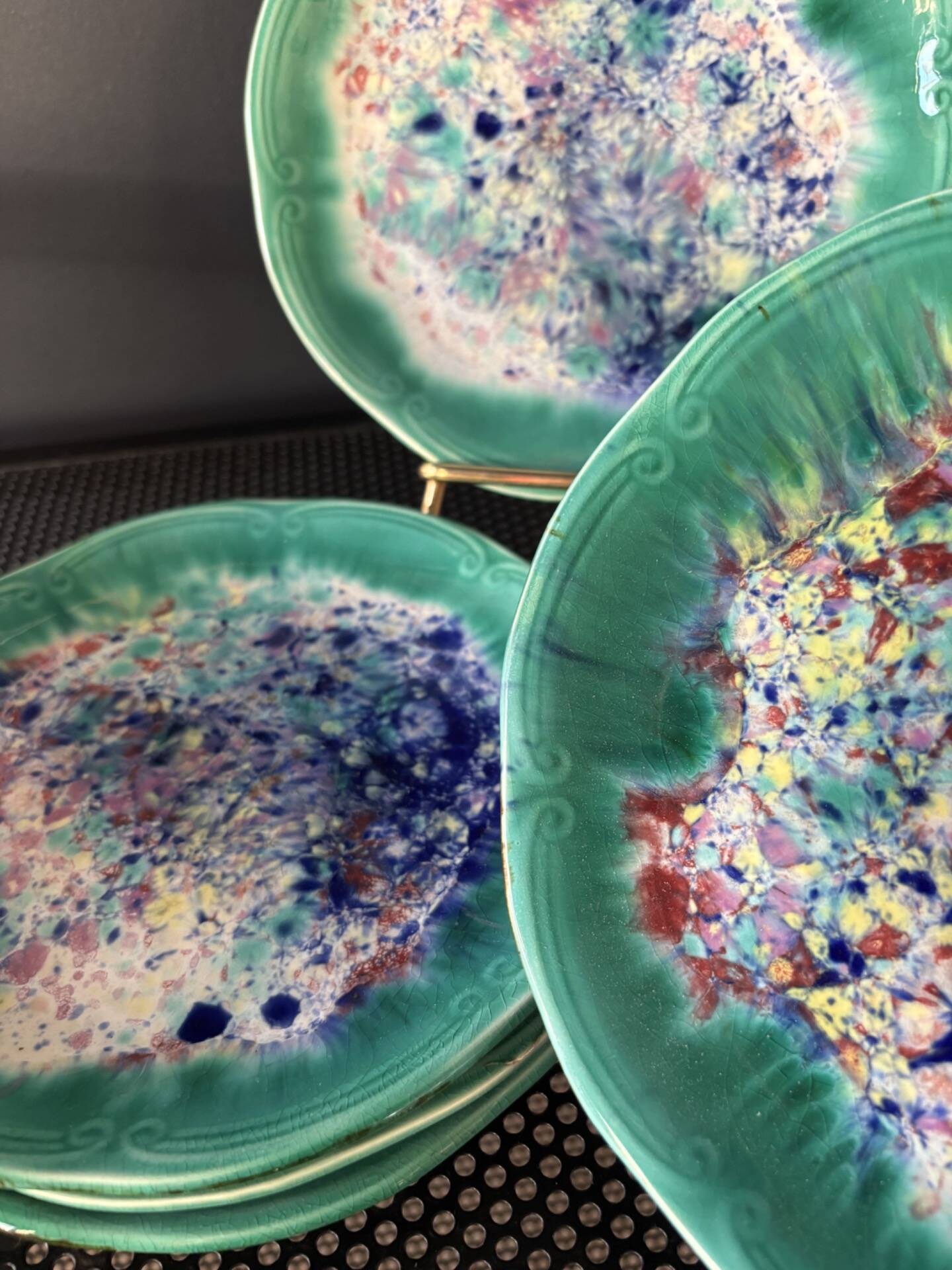 Flamed ceramic plates