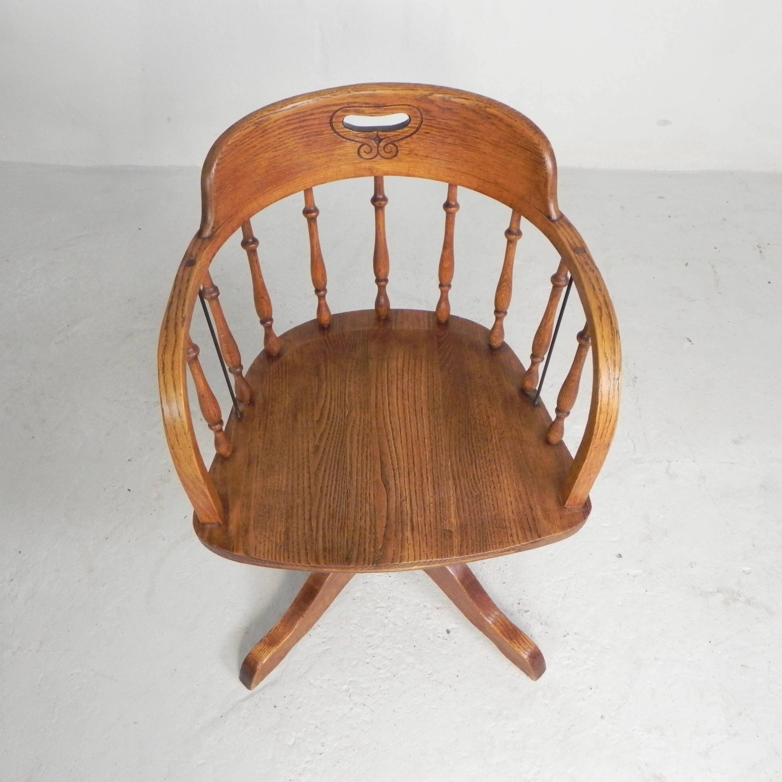 Oak office chair with a spring system and height adjustable, 1930s.