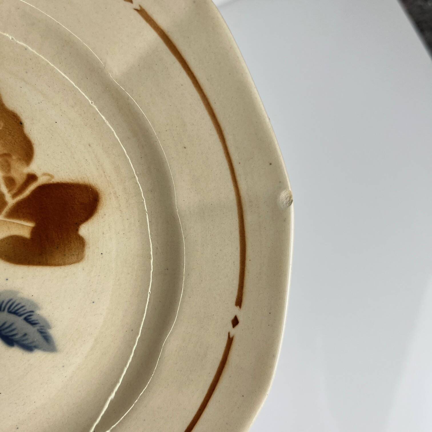 Set of 4 flat plates Sarreguemines flower pattern, first half of the 20th century.