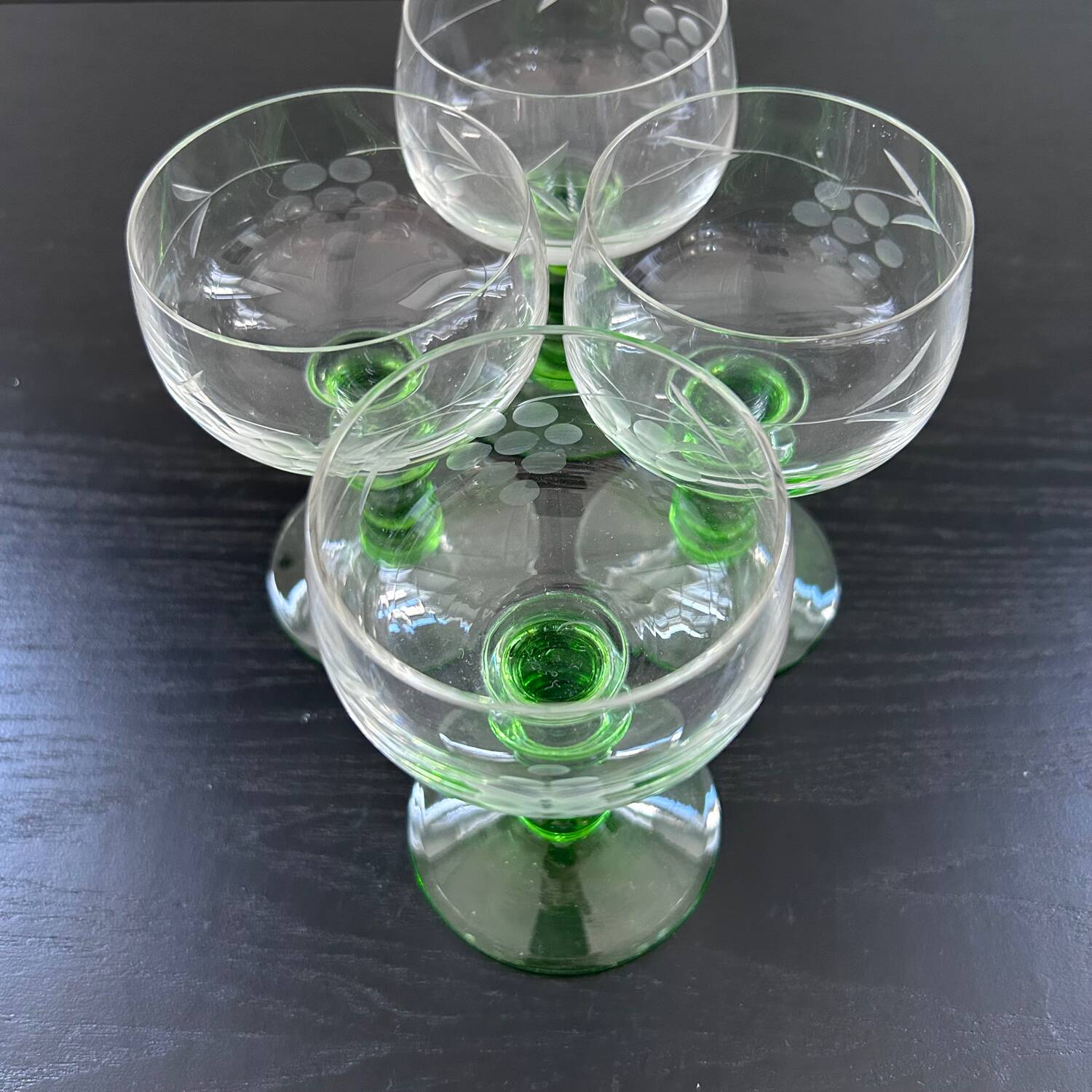 Set of 4 engraved white wines