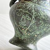 Green face vase.