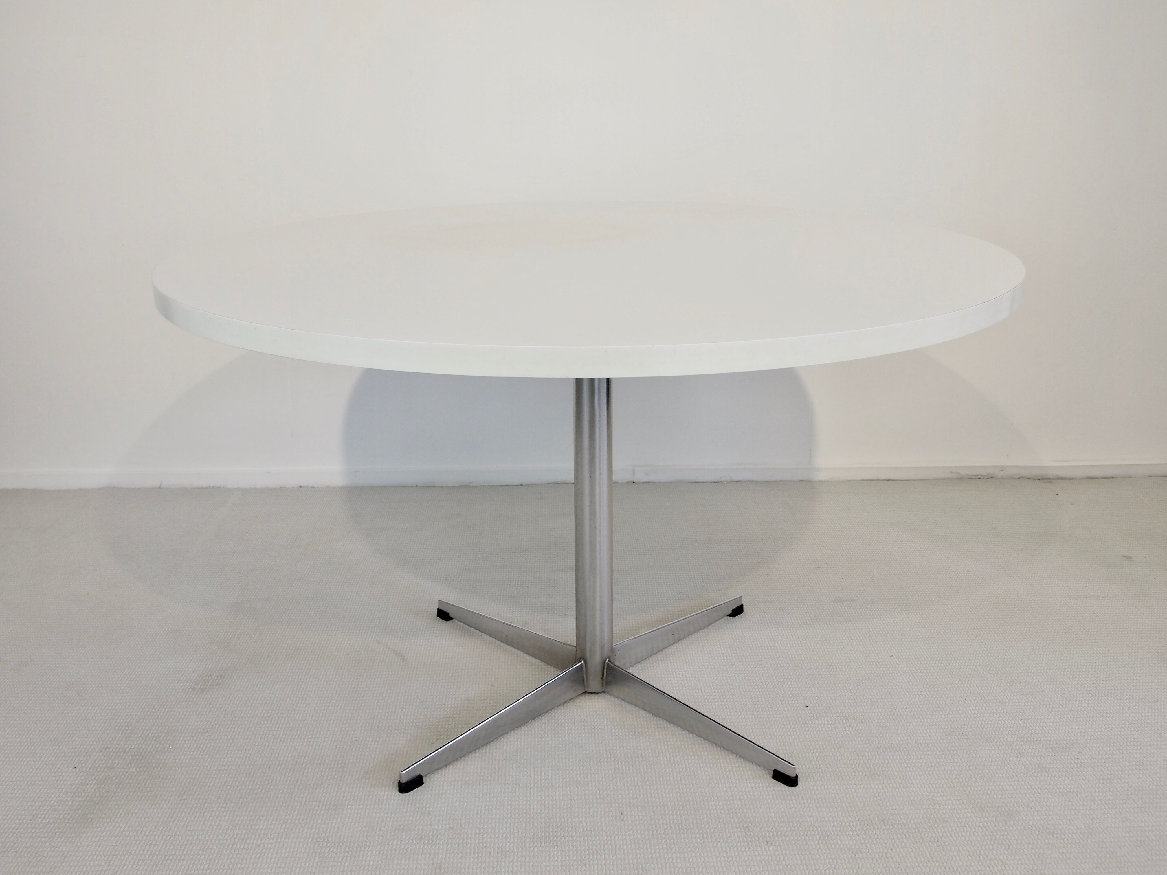 Pastoe round table 70